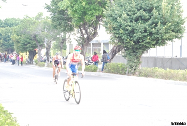 2014年3/9高雄愛河鐵人賽自行車起點出發照片