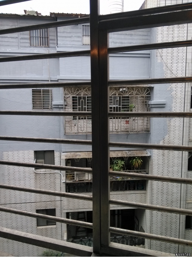 請問這樣的外牆塗防水漆有防水作用嗎?