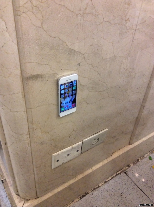[分享] iphone壁虎貼 - 親愛的我把iphone變壁虎了XD
