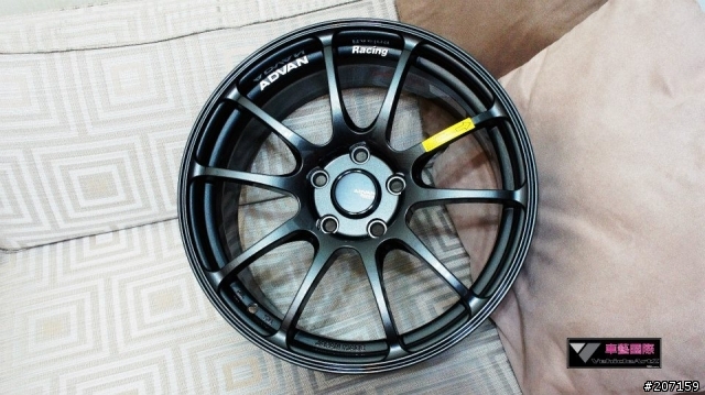[分享] 不斷駕馭前進 17吋 Advan RZ For VW Golf