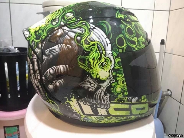 馬桶上的開箱文: ICON airmada Britton