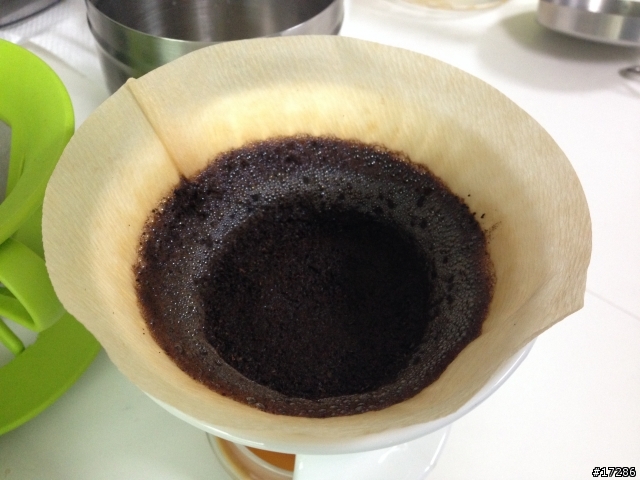 可以請大家幫我看一下手沖完的咖啡泥嗎？(4/9更新，porlex mini調教後)