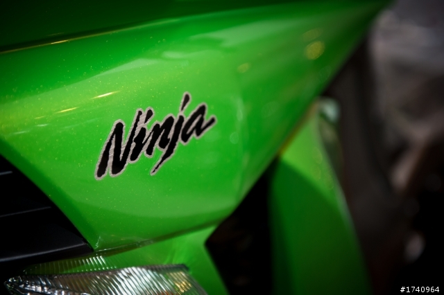 Kawasaki Ninja Z1000SX 開箱!! [警告：圖多慎入]