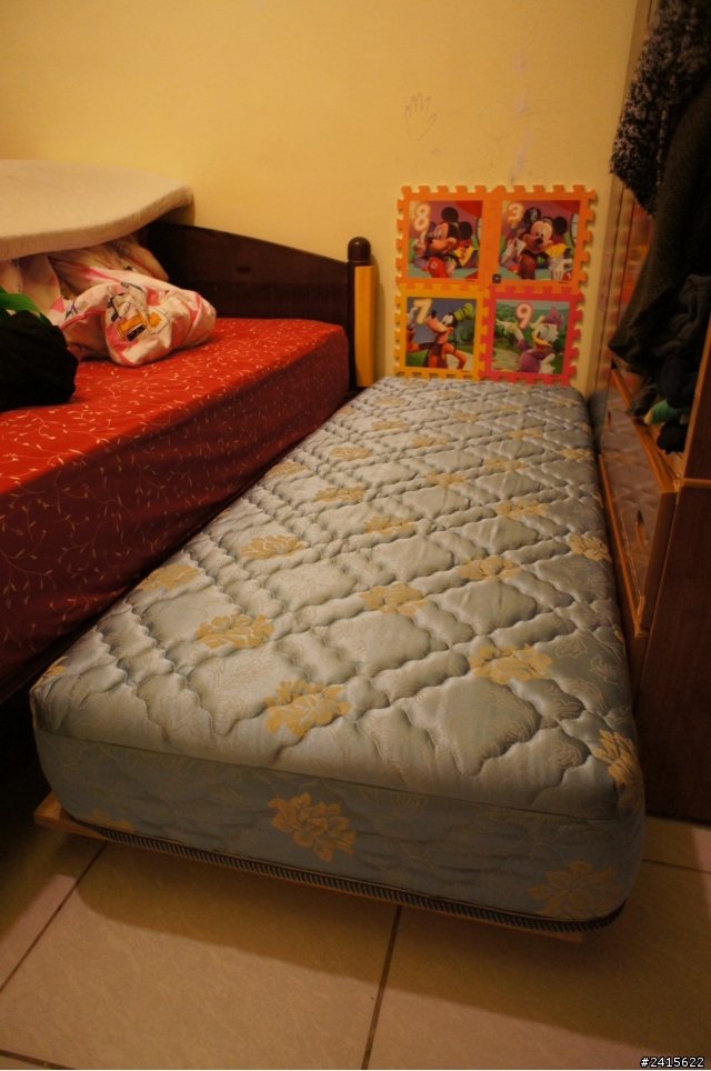 難道插電的電鑽扭力輸給充電的起子機嗎？(厚度大概快1.8cm)的木心板，鎖螺絲鎖不進去。(附開箱文)