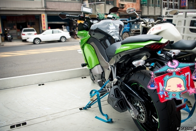 Kawasaki Ninja Z1000SX 開箱!! [警告：圖多慎入]
