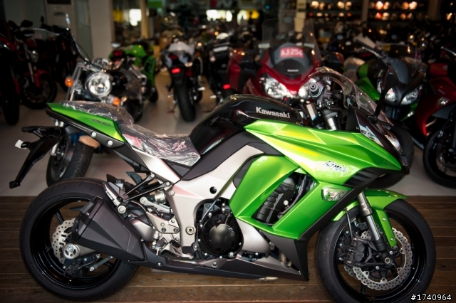 Kawasaki Ninja Z1000SX 開箱!! [警告：圖多慎入]