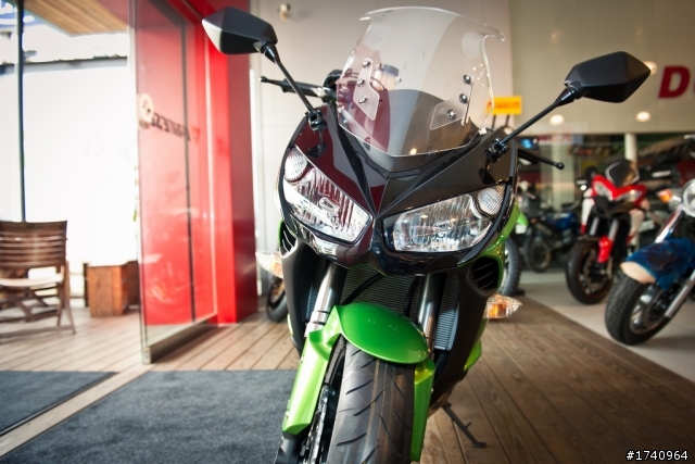 Kawasaki Ninja Z1000SX 開箱!! [警告：圖多慎入]