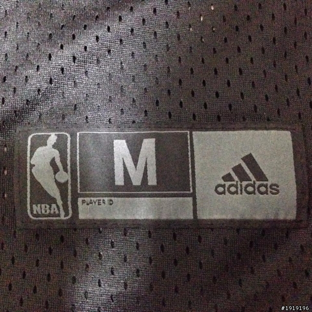 請教各位 KOBE全黑特殊版球衣的真假