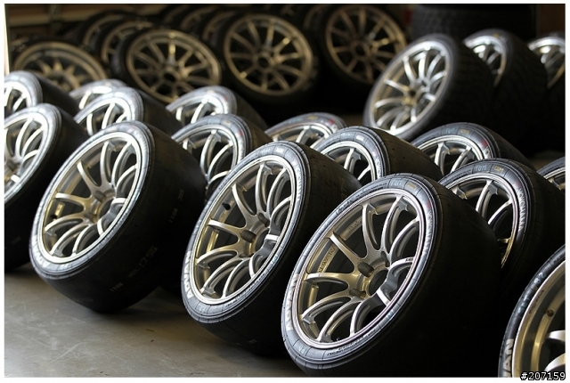 [分享] 不斷駕馭前進 17吋 Advan RZ For VW Golf