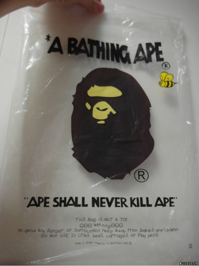 幫忙分辨這件ape 真假