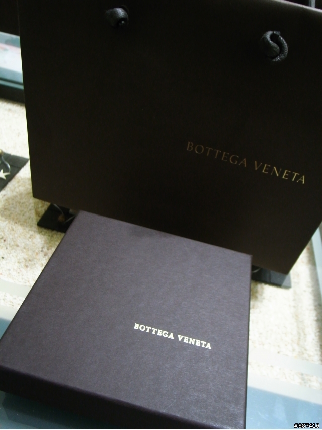 [開箱] Bottega Veneta 八卡短夾 BV
