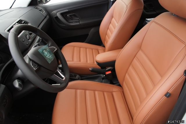 正2014年 SKODA FABIA 1.2TSI～開箱文