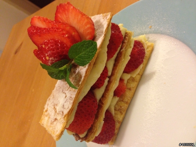 草莓千層酥 （當季草莓真的太棒了！）