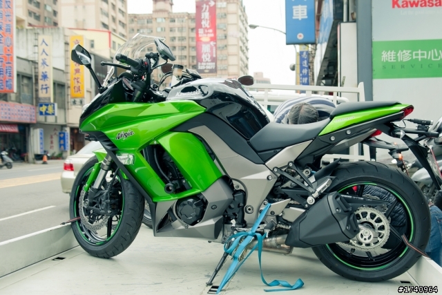 Kawasaki Ninja Z1000SX 開箱!! [警告：圖多慎入]