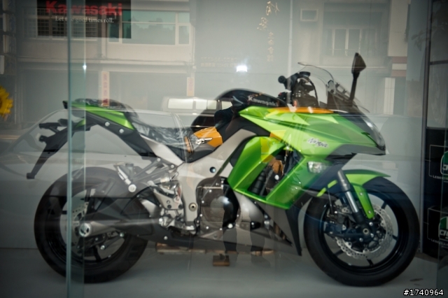 Kawasaki Ninja Z1000SX 開箱!! [警告：圖多慎入]