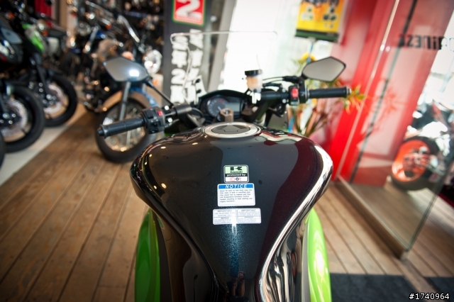 Kawasaki Ninja Z1000SX 開箱!! [警告：圖多慎入]