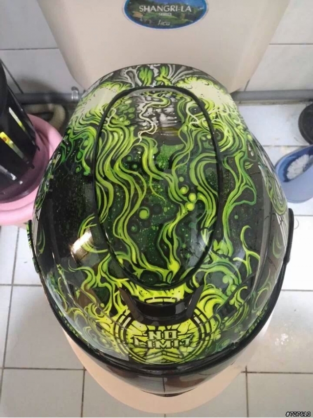 馬桶上的開箱文: ICON airmada Britton