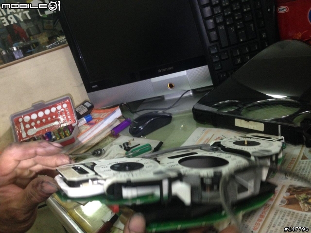 W211 儀錶板冷光維修