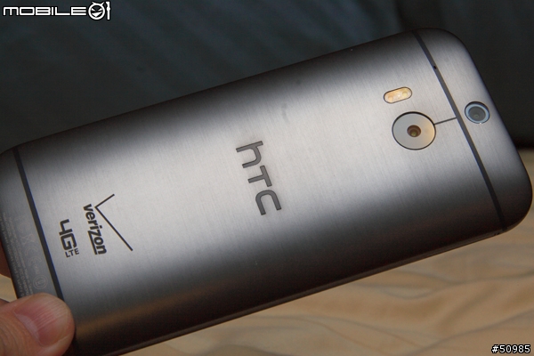 [簡單開箱] HTC One M8  - 新增 Dot View Cover開箱