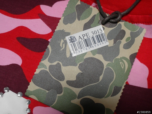 幫忙分辨這件ape 真假