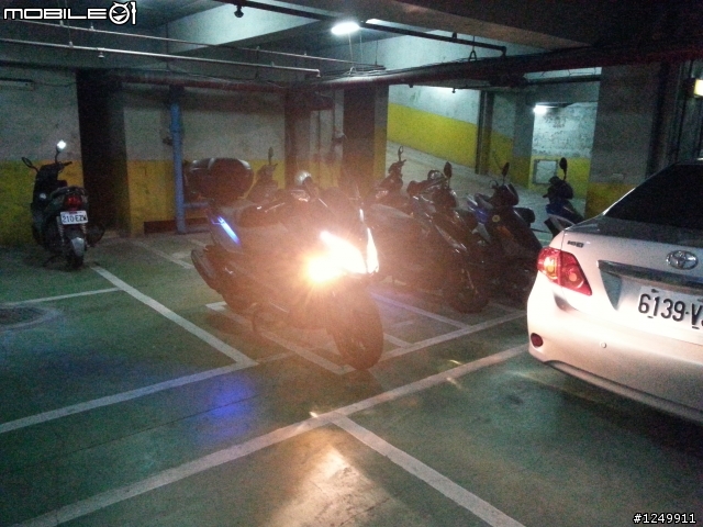 （改裝分享）特殊規格 GTS300i LED黃光 霧燈直上