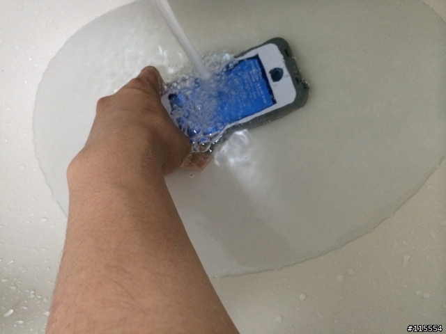 防水防摔防泥巴 LifeProof nüüd for iPhone 5s