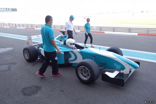 阿布達比體驗YAS賽道，F3000實跑