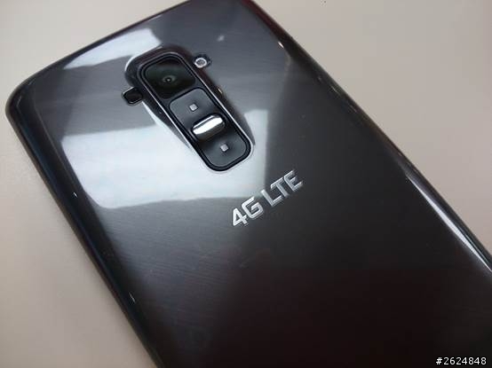[開箱]裸機者最愛 彎曲螢幕背蓋防刮LG G Flex初登場