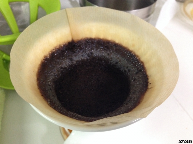可以請大家幫我看一下手沖完的咖啡泥嗎？(4/9更新，porlex mini調教後)