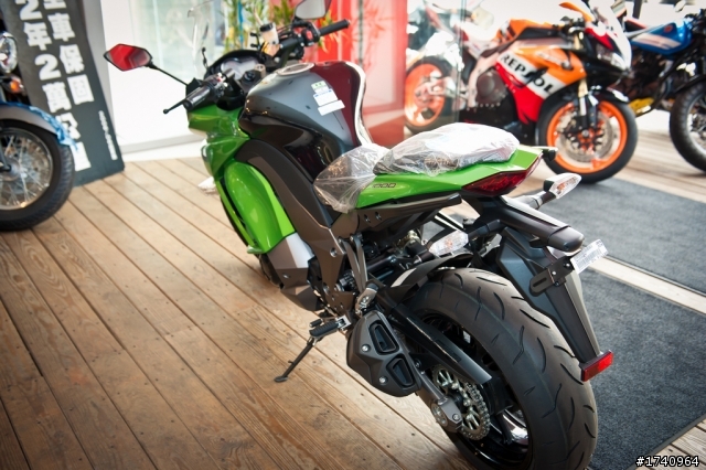Kawasaki Ninja Z1000SX 開箱!! [警告：圖多慎入]