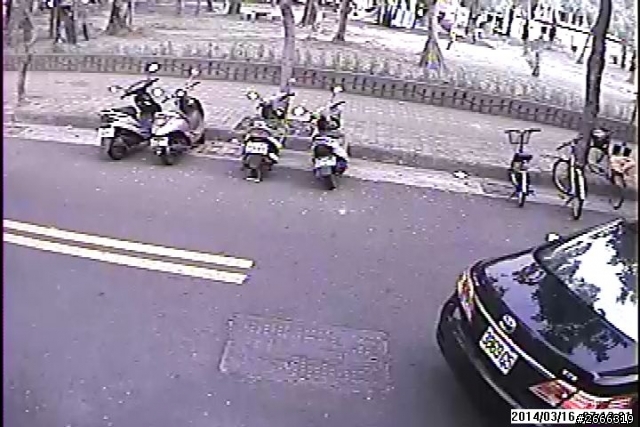 高雄 楠梓 右昌  失竊 civic 8代  公佈偷賊照片 ( 楠梓 偷車 解體 )