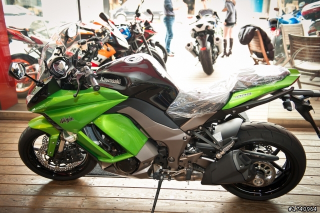 Kawasaki Ninja Z1000SX 開箱!! [警告：圖多慎入]