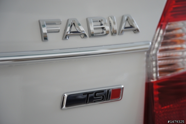 正2014年 SKODA FABIA 1.2TSI～開箱文