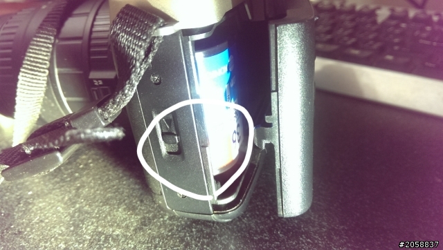 CANON 50E 底片倉的卡榫斷裂還有救嗎?