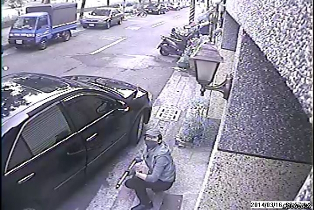 高雄 楠梓 右昌  失竊 civic 8代  公佈偷賊照片 ( 楠梓 偷車 解體 )