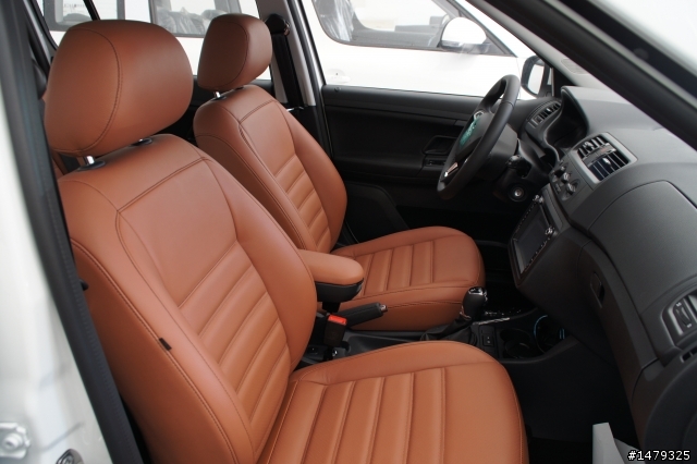 正2014年 SKODA FABIA 1.2TSI～開箱文