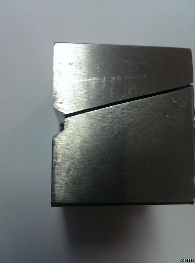 『附圖』模具一直裂，請高手指教