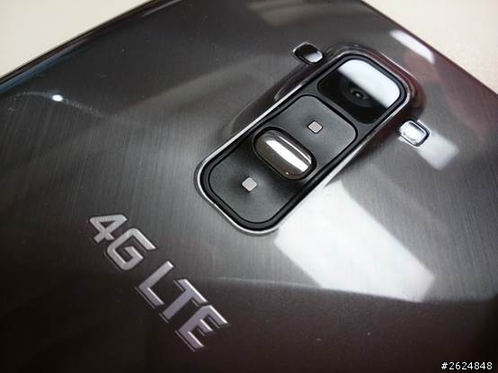 [開箱]裸機者最愛 彎曲螢幕背蓋防刮LG G Flex初登場