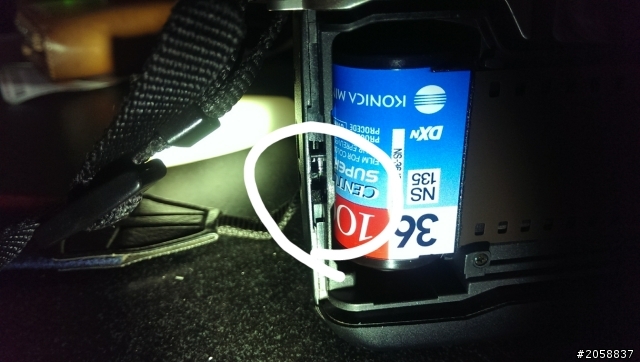 CANON 50E 底片倉的卡榫斷裂還有救嗎?