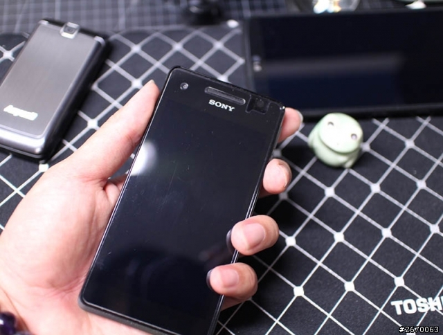 4月6號 更新 紫色 Z1 比較 LG  G PRO2 黑色 開箱 NOTE3 SONY Xperia V 的 螢幕 比較心得 圖很多