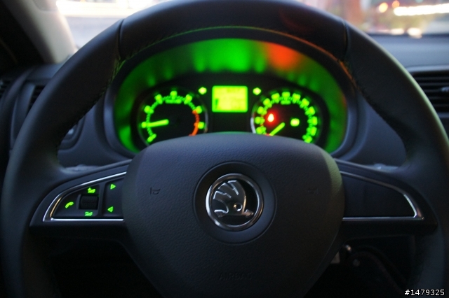 正2014年 SKODA FABIA 1.2TSI～開箱文