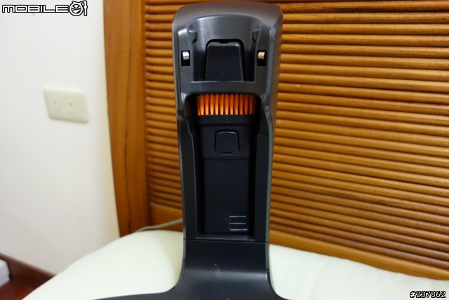 [開箱文] 伊萊克斯 完美管家第四代二合一鋰電充電吸塵器(ZB3012)
