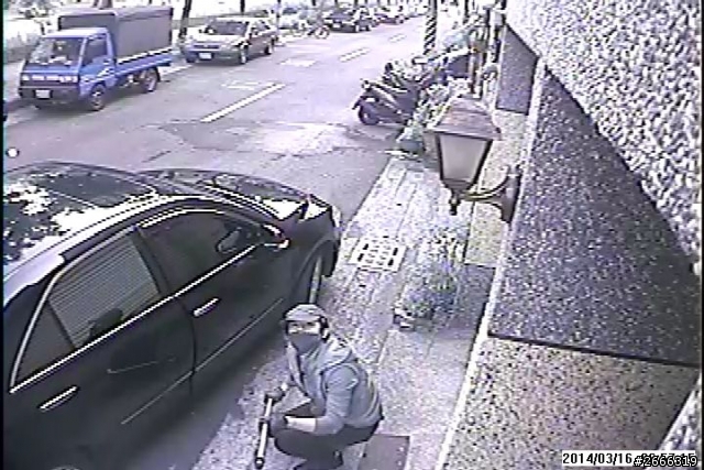 高雄 楠梓 右昌  失竊 civic 8代  公佈偷賊照片 ( 楠梓 偷車 解體 )