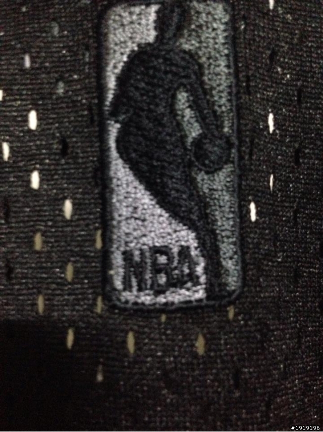 請教各位 KOBE全黑特殊版球衣的真假