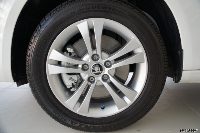 正2014年 SKODA FABIA 1.2TSI～開箱文
