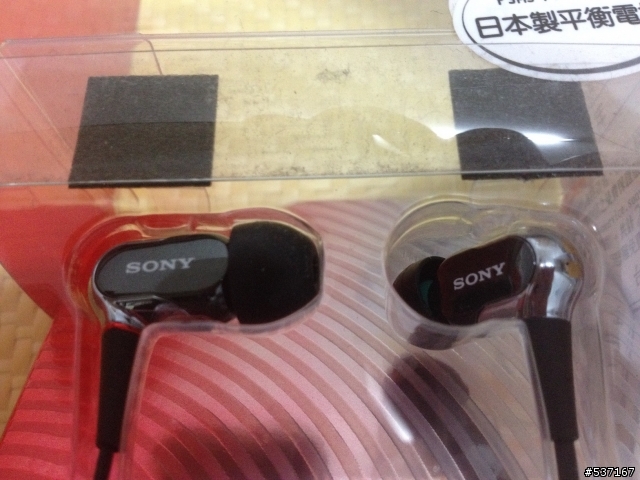 剛買回家的XBA-2SL耳機上都是白色灰塵是否正常