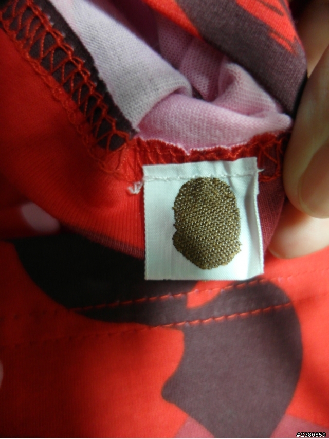 幫忙分辨這件ape 真假
