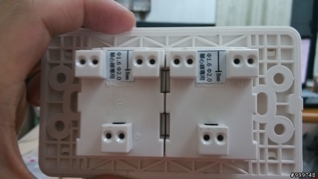 請問這種開關插座如何接線??
