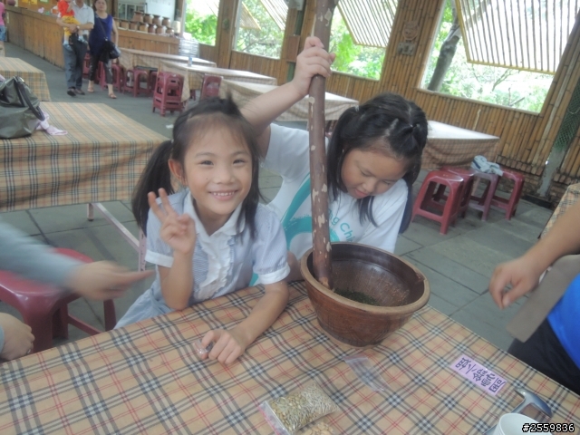 PS大神啊!請救救我吧!幫我合成母女合照~~~