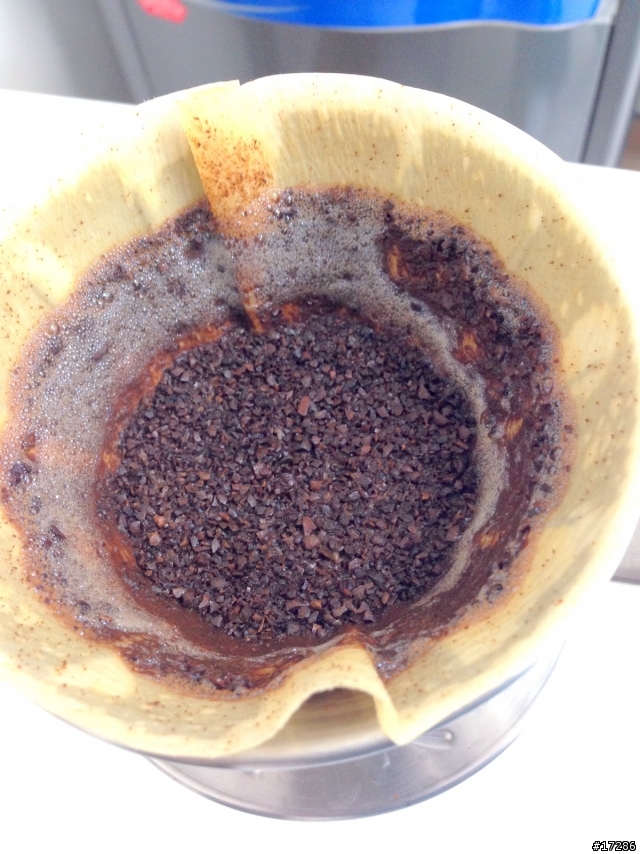 可以請大家幫我看一下手沖完的咖啡泥嗎？(4/9更新，porlex mini調教後)